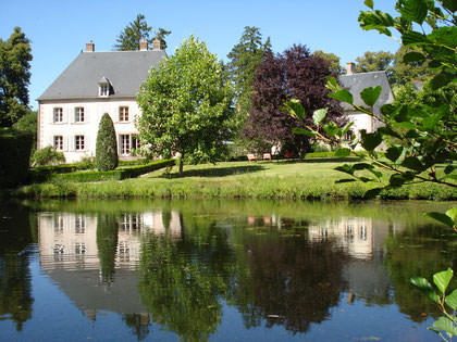 côté sud ouest le jardin, la maison principale, l'annexe