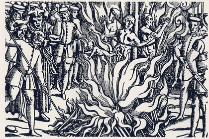 図19 1555年イギリスで、魔女として生きたまま火刑に処された三人の女性。炎で妊婦の腹が割けた様が描かれている。魔女の火炙りの際には、実際に出産が起こることもあった。だが胎児はこの図のように裂けた腹からではなく、産道から出てきたにすぎない。生まれた子供は悪魔の所産だとして、再び火中へと投じられる運命を辿った。同時代のイギリスの木版画。