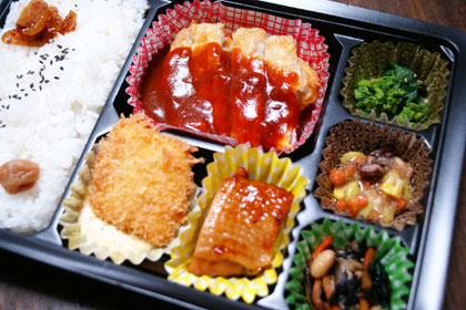 ロケ弁当　ポークピカタ