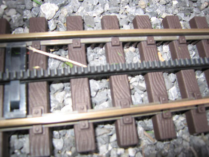 Schiene mit Zahnstangen