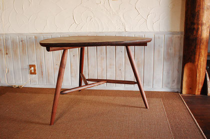 トライアングルテーブル　木製テーブル