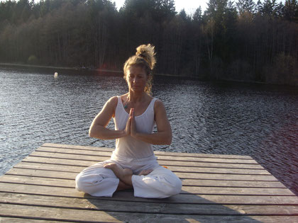 Yoga in der Natur - Lotussitz