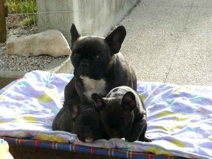 Aïdjan avec Ella et Arthur