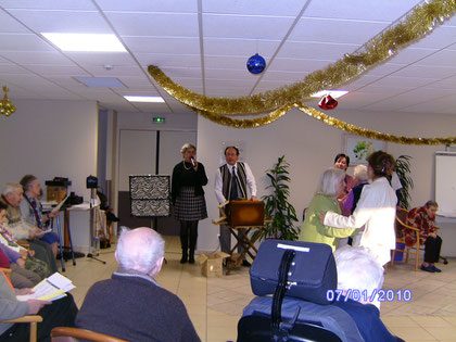 Maisons de retraite, orgue de barbarie, magie, ventriloquie