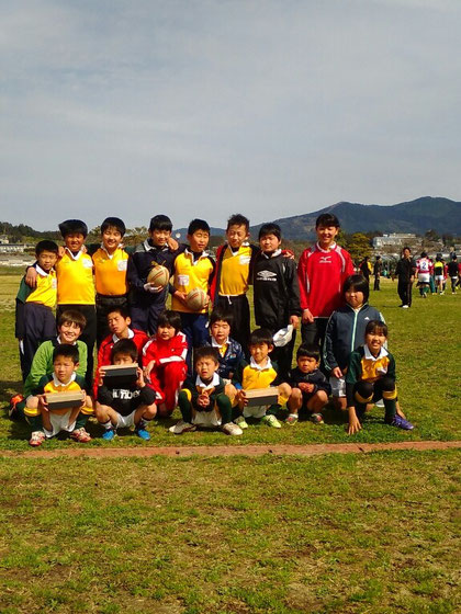 写真)平成27年度修了式、子供会の6送会と重なり、欠席の子も多くすこし集まりが寂しかったですね。