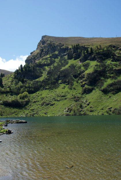 Der Falkertsee mit dem Falkert im Hintergrund