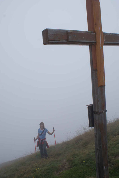 Bei Nebel erreichen wir den höchsten Punkt