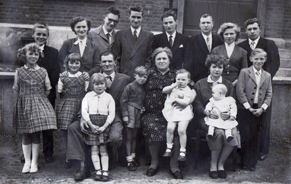 Albert VERLET , Alice HORTHEMEL et leurs 16 enfants (1955)