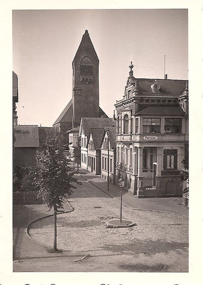 Dohrmannstraße mit Garnisonskirche "St. Petri" ca.1955 (Beckröge)