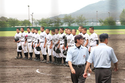 試合終了。最後のバッター、先輩の想いに応えられず悔し涙。