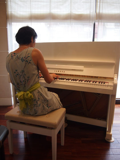 あらゆるジャンルの曲を聴いてきたようで、幅広い曲調が楽しめました。マダムの脳の中を覗いてみたい・・・天才だと思います