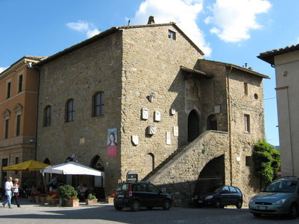 The "Pinacoteca" building on Cavour Square
