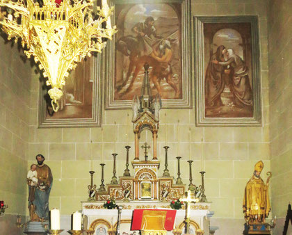 Letia Eglise Saint-Martin : peinture murale et statue du saint-à droite la Visitation.