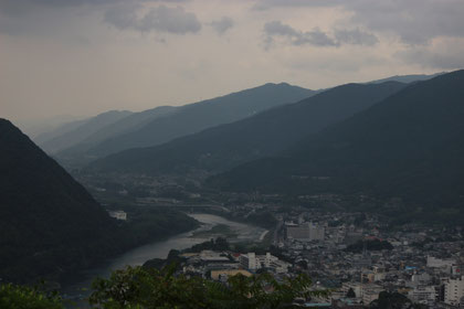池田の町と吉野川