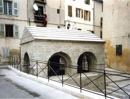 fontaine-pierre-taille-lorgues-apres-restauration-var-83-monument