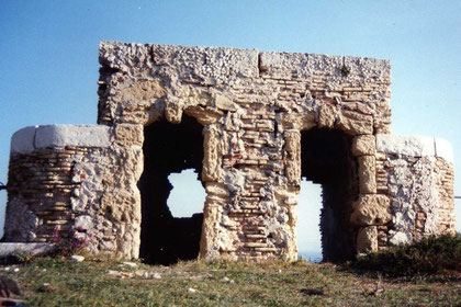 avant-restauration-monument-historique-pierre-château-if-taille-tailleur