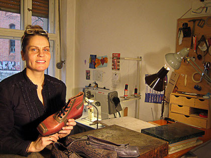 Schuh-Designerin Ann-Kristin Fessel in ihrer Werkstatt