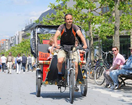 auf der Rheinpromenade, Foto: Uwe Schaffmeister