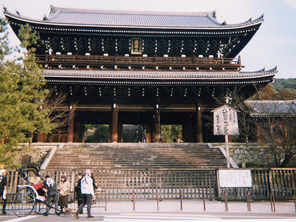 The main gate of Chion-in