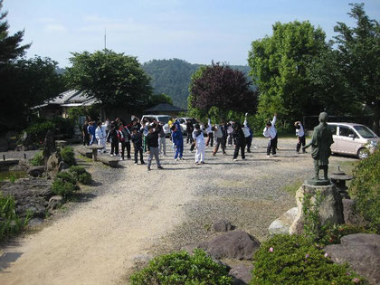 スポーツ合宿　早朝ラジオ体操風景