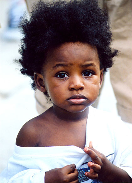 Kind in Amerika mit Haarmähne
