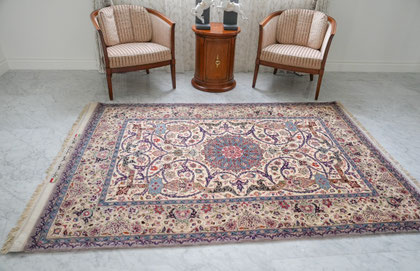 ESFAHAN wool&silk  ドザールサイズ　HEKMT NEZHAD MAJNOUNI 超レアな新品OLD絨毯です。お買い上げくださいましてありがとうございます。