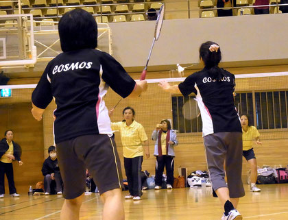 女子チームのダブルス戦 Photo by K,Kawasaki