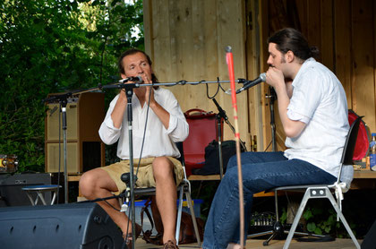 Bernhard Mikuskovics und Wolf Janscha beim 2. Feldegger Maultrommeljam im Rahmen der 1. Feldegger Obertontage 2012 (Foto: Rita Heitzinger)