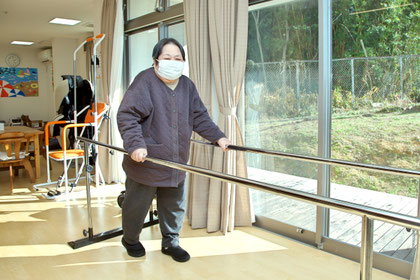 歩行訓練ができる安全なリハビリ設備:平行棒