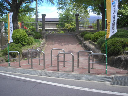 　　　　　　　　　　　　　　　　　　　　　　　　校　　門