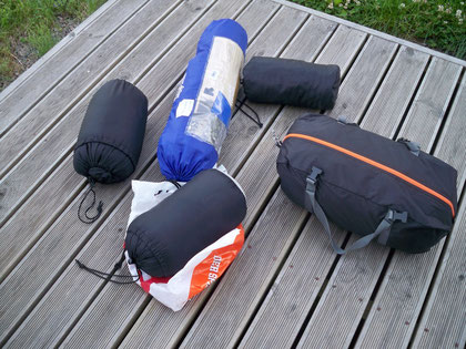 le camping ; tente ultralight, matelas auto-gonflants et duvets ultralight offerts par la Marmotte Sports