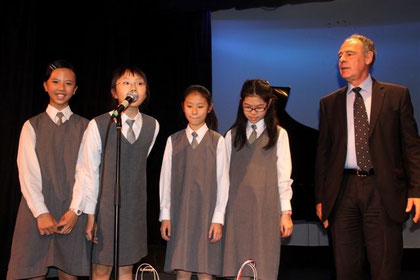 1er Prix : Victoria Li, Sharon Tam, Kimberly Yeung, Natalie Loo, Sharon T. Abratique (5A, PLKCTSLPS)
