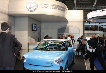 Der Messestand mit dem neuen Trabi