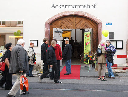 Vernissage und Eröffnung der Ausstellung "Die Utopie der Widerspenstigen - 40 Jahre Longo maï"  im Ackermannshof, Basel, 19. Oktober 2013