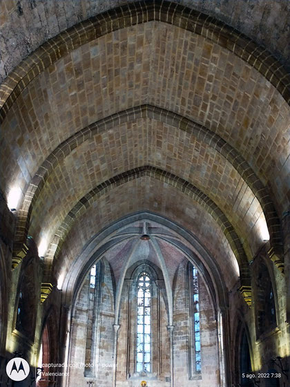 la Bóveda de cañón era frecuente en las iglesias rómanicas en España