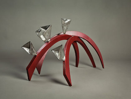 Tönender Köder, 102 x 53 x 57 cm, Eisen, Edelstahl, 2010