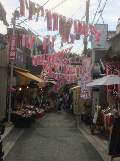 石切参道商店街(筆者撮影)