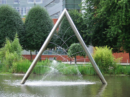 'Aston Triangle' sculpture by William Pye. Photograph by Kevin Kelly/ kevinpfkelly on Flickr and used with his permission. 'All Rights Reserved'.