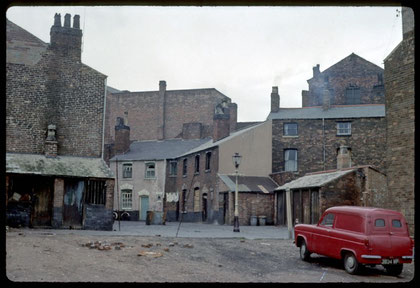Court in Hampton Street near St George's Church (demolished). The front houses have been demolished. Photograph taken in 1963 by Phyllis Nicklin - See Acknowledgements, Keith Berry.