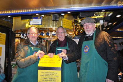 Stellvertretend für das engagierte Glühwein-Team: B. Müller, R. Deichsel, J. Bergenthal