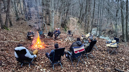 Abendlicher Grill/Lagerfeuer