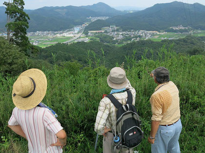 予定地の向こうに町が広がる