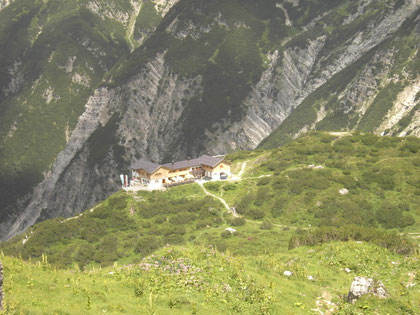 Blick auf die Hanauer Hütte