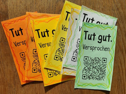 Ein paar von Mareikes Zetteln mit QR-Code zu ihrem Blog - zum Verteilen.