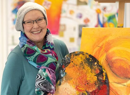 Kunst zu erschaffen und andere künstlerisch zu motivieren ist der Lebenssinn von Andrea Christine Spring
