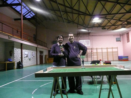 Julio, recibiendo el trofeo de subcampeón