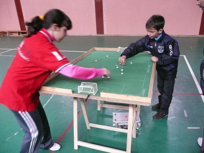 Nayra y Javi, dos de los jovenes jugadores que tomaron parte en el evento.