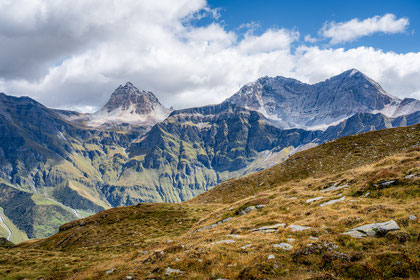 Aussicht vom Tomülpass zu den Grauhörnern und dem Alperschällihora