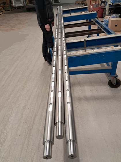 Cette image représente 3 arbres en inox tournés et fraisés par ASM2.