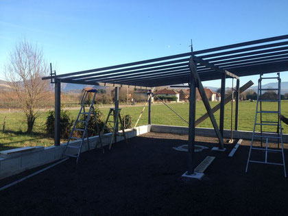 Le carport en toile tendue, un abri économique et sans entretien pour 1 ou 2 voitures.